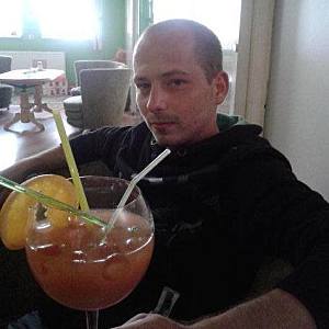 Muž 33 rokov Pezinok