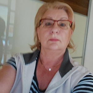 Žena 66 rokov Levice