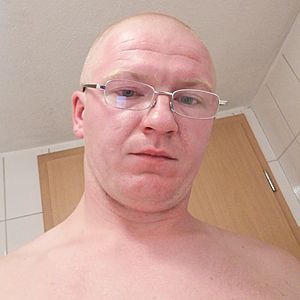 Muž 30 rokov Zlaté Moravce