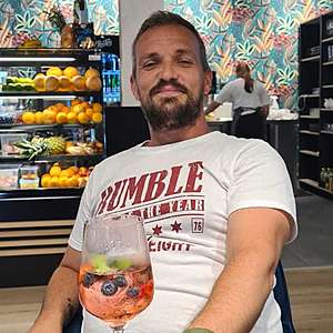 Muž 37 rokov Nové Zámky