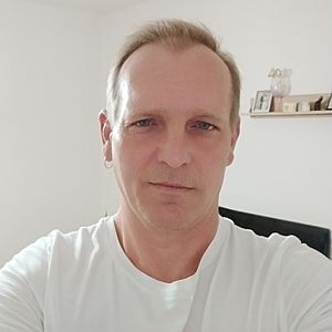 Muž 47 rokov Želiezovce