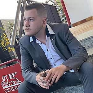 Muž 21 rokov Senec