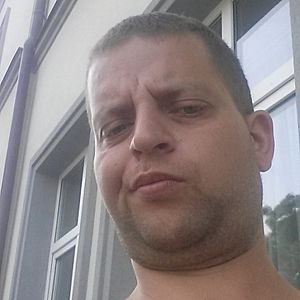 Muž 32 rokov Senec