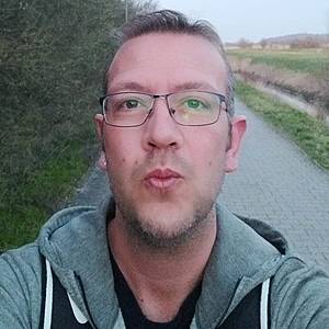 Muž 40 rokov Levice