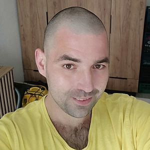 Muž 32 rokov Nováky