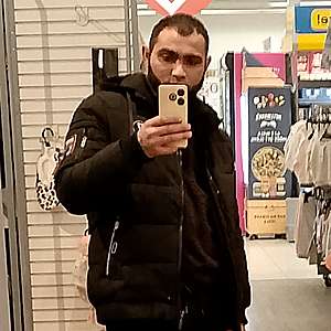 Muž 28 rokov Zlaté Moravce