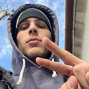 Muž 18 rokov Pezinok