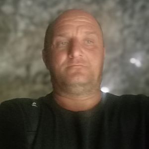 Muž 42 rokov Hlohovec